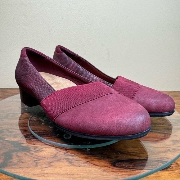 Trotters Melinda Slip-On in Burgundy Snake size 6 - Picture 7 of 16